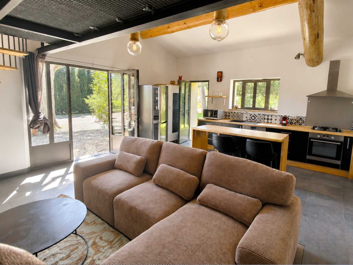 Salon ouvert sur le jardin